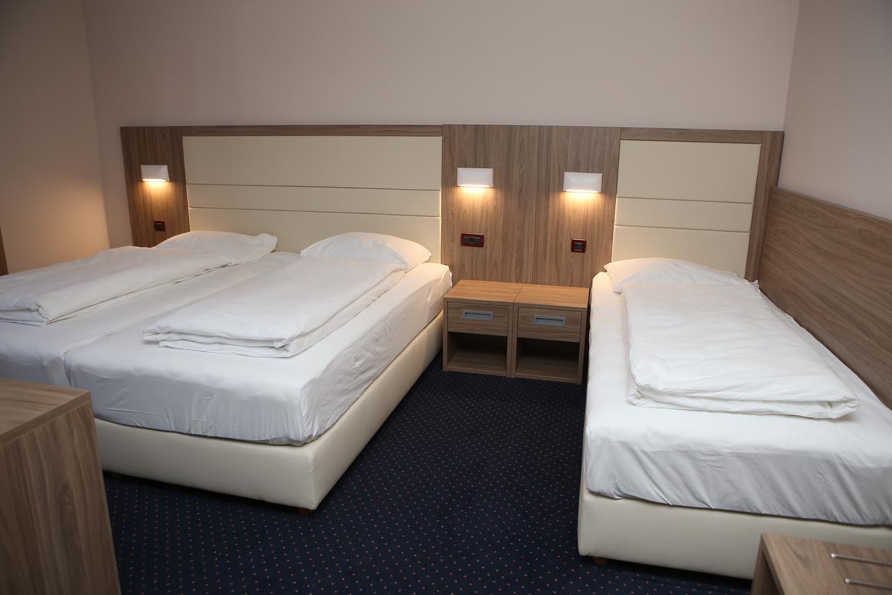 Hotel Ana Gospić Eksteriør bilde