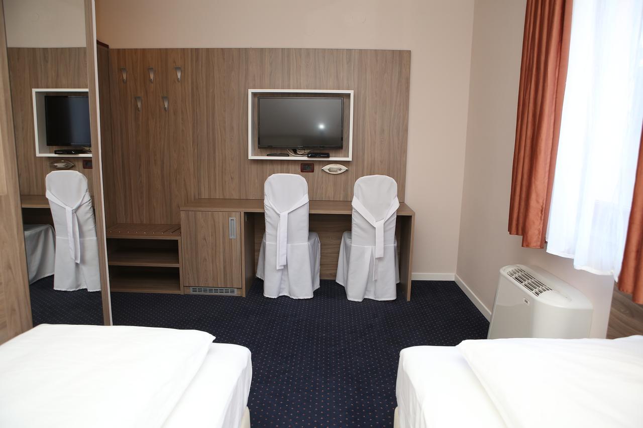 Hotel Ana Gospić Eksteriør bilde