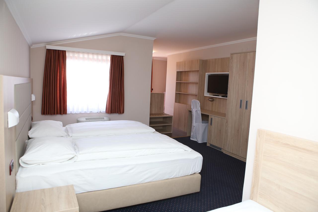 Hotel Ana Gospić Eksteriør bilde