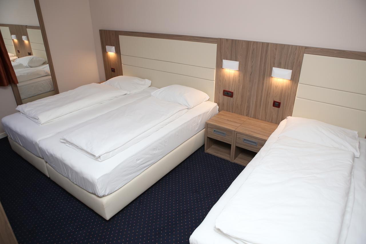 Hotel Ana Gospić Eksteriør bilde