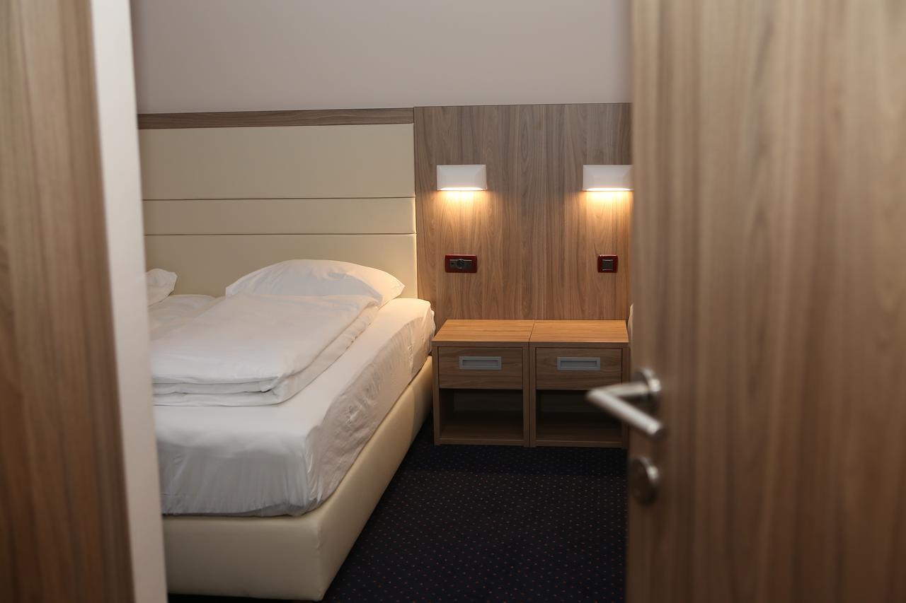 Hotel Ana Gospić Eksteriør bilde