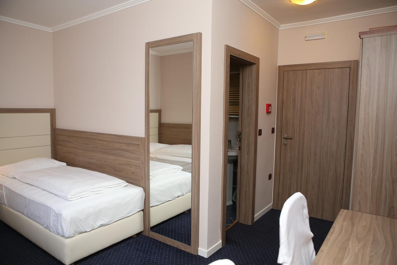 Hotel Ana Gospić Eksteriør bilde