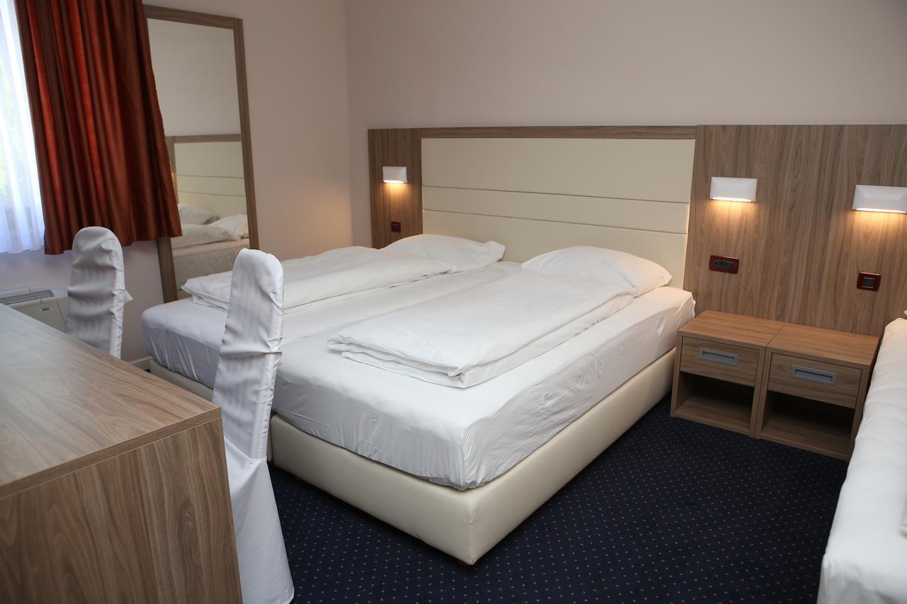 Hotel Ana Gospić Eksteriør bilde