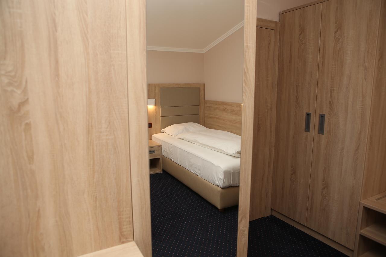 Hotel Ana Gospić Eksteriør bilde
