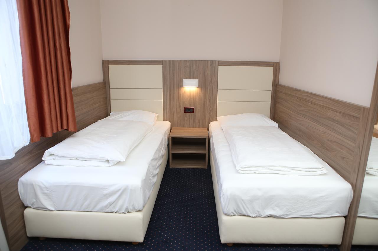 Hotel Ana Gospić Eksteriør bilde
