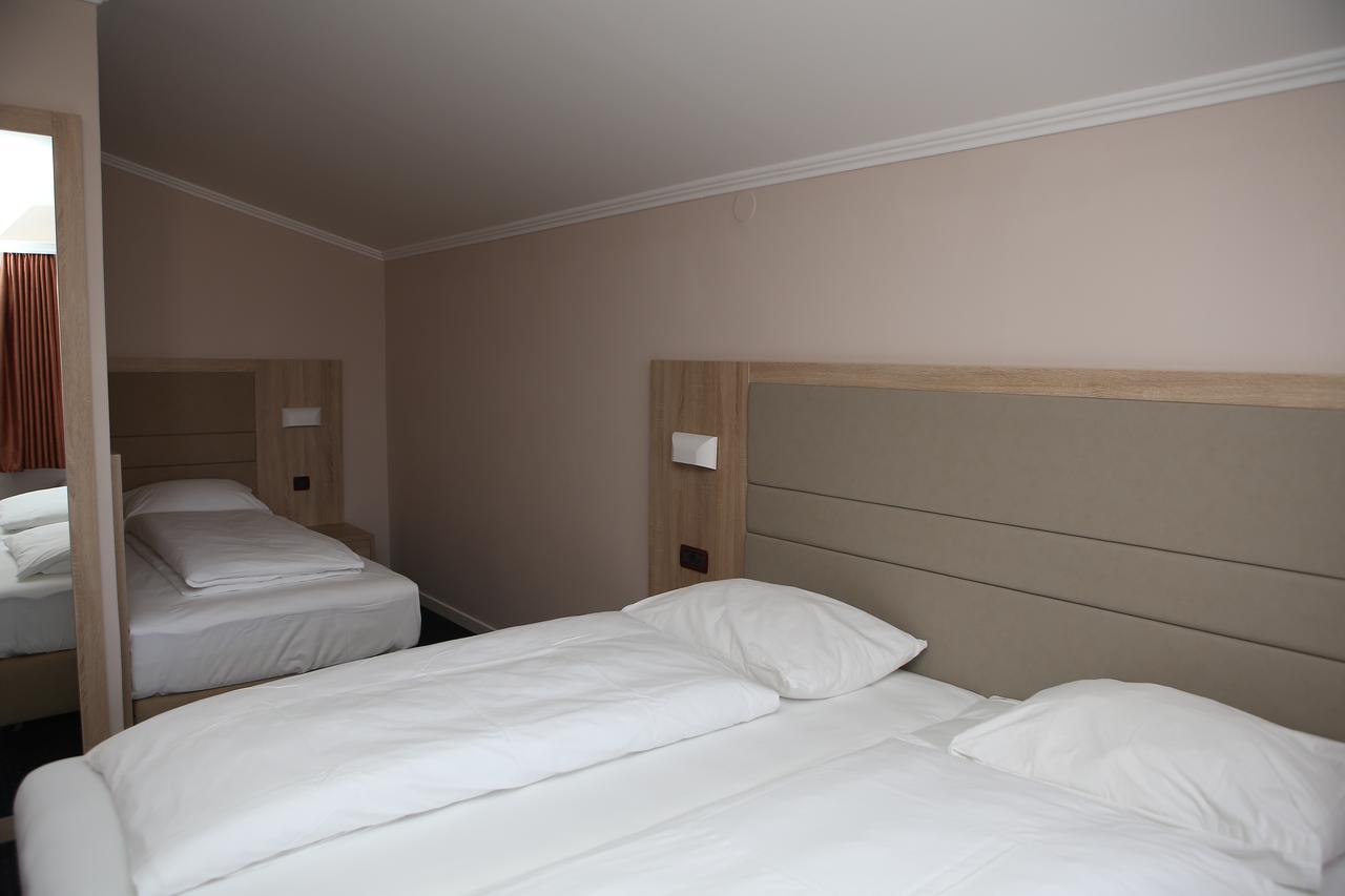 Hotel Ana Gospić Eksteriør bilde